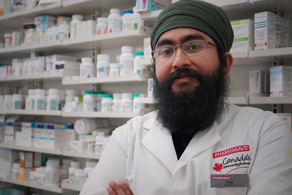 Doctor discussing oxycodone tolerance and dosing with a patient
