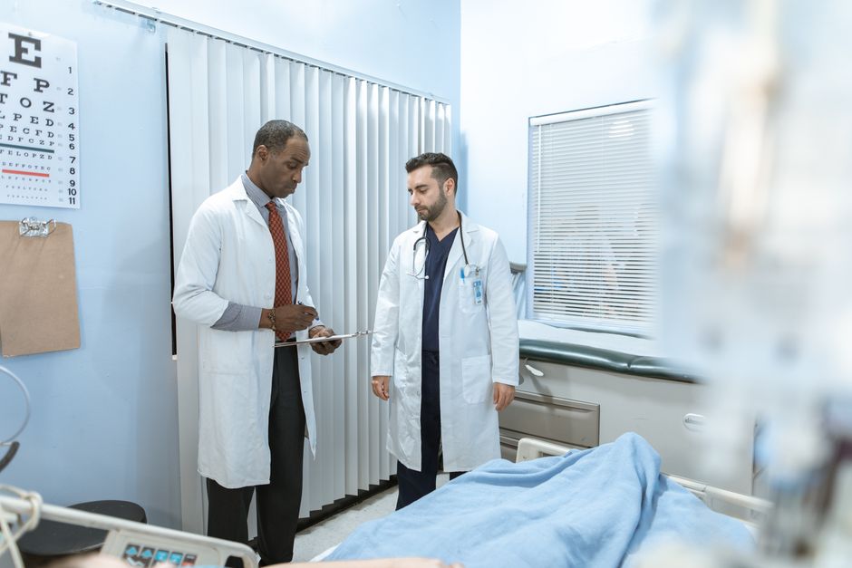 Pain management doctor discussing an oxycodone prescription with a patient during a consultation