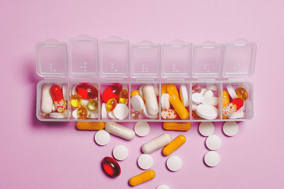 Pill organizer and checklist representing an oxycodone medication safety checklist