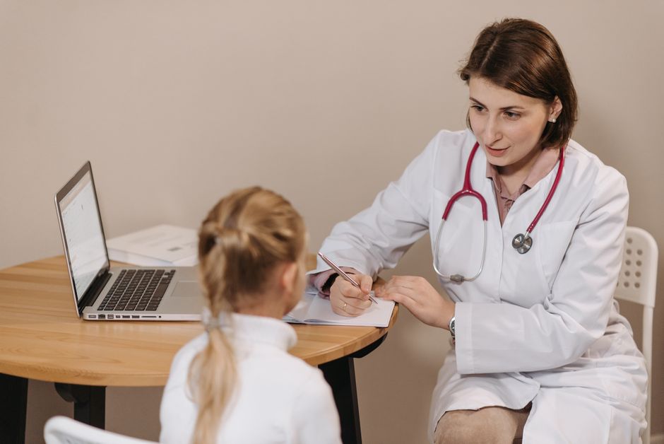 Doctor reviewing opioid prescription guidelines with a patient during a consultation