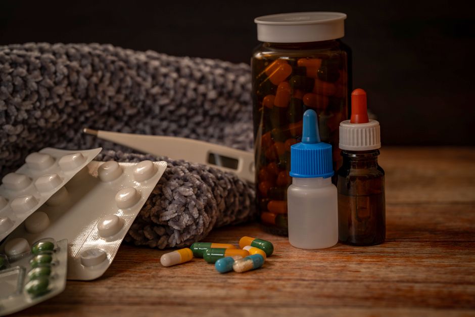 Person reviewing a medication safety checklist next to a pill bottle before taking an oxycodone dose