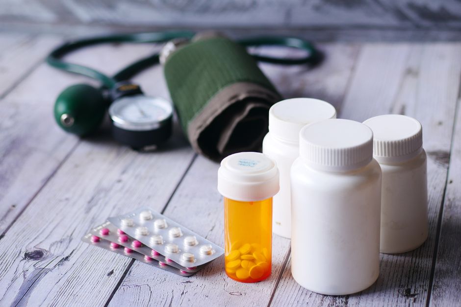 Pill bottles and tablets representing a comparison between hydrocodone and oxycodone medications