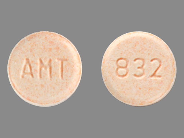 832